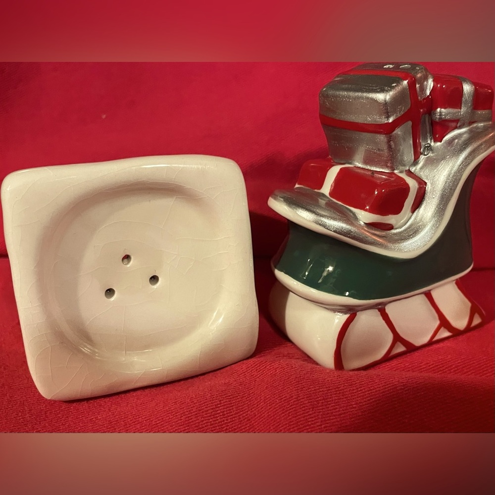 *VINTAGE* Salt-n-Pepper Shakers